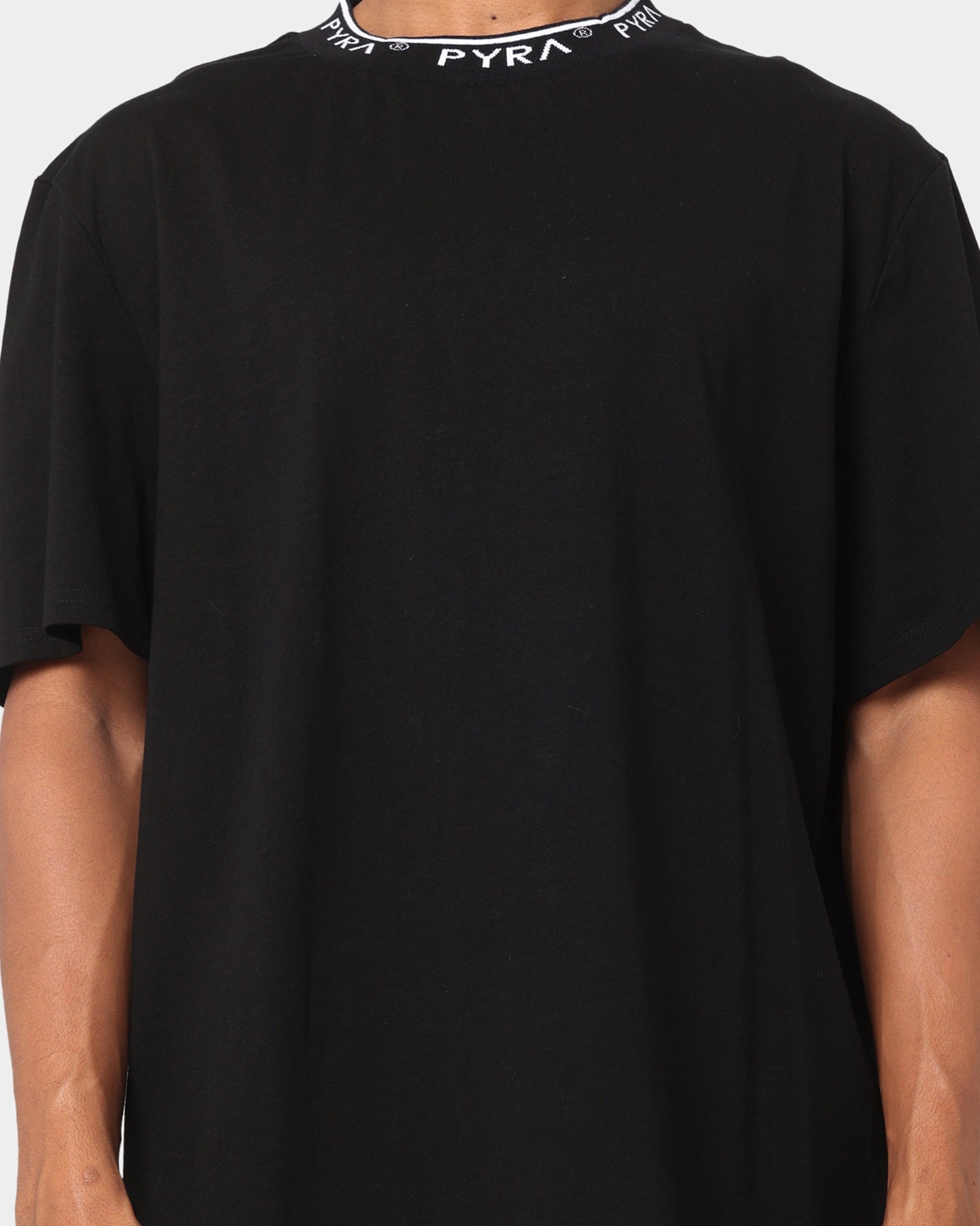 PYRA Jacquard Neck T-Shirt Black/White