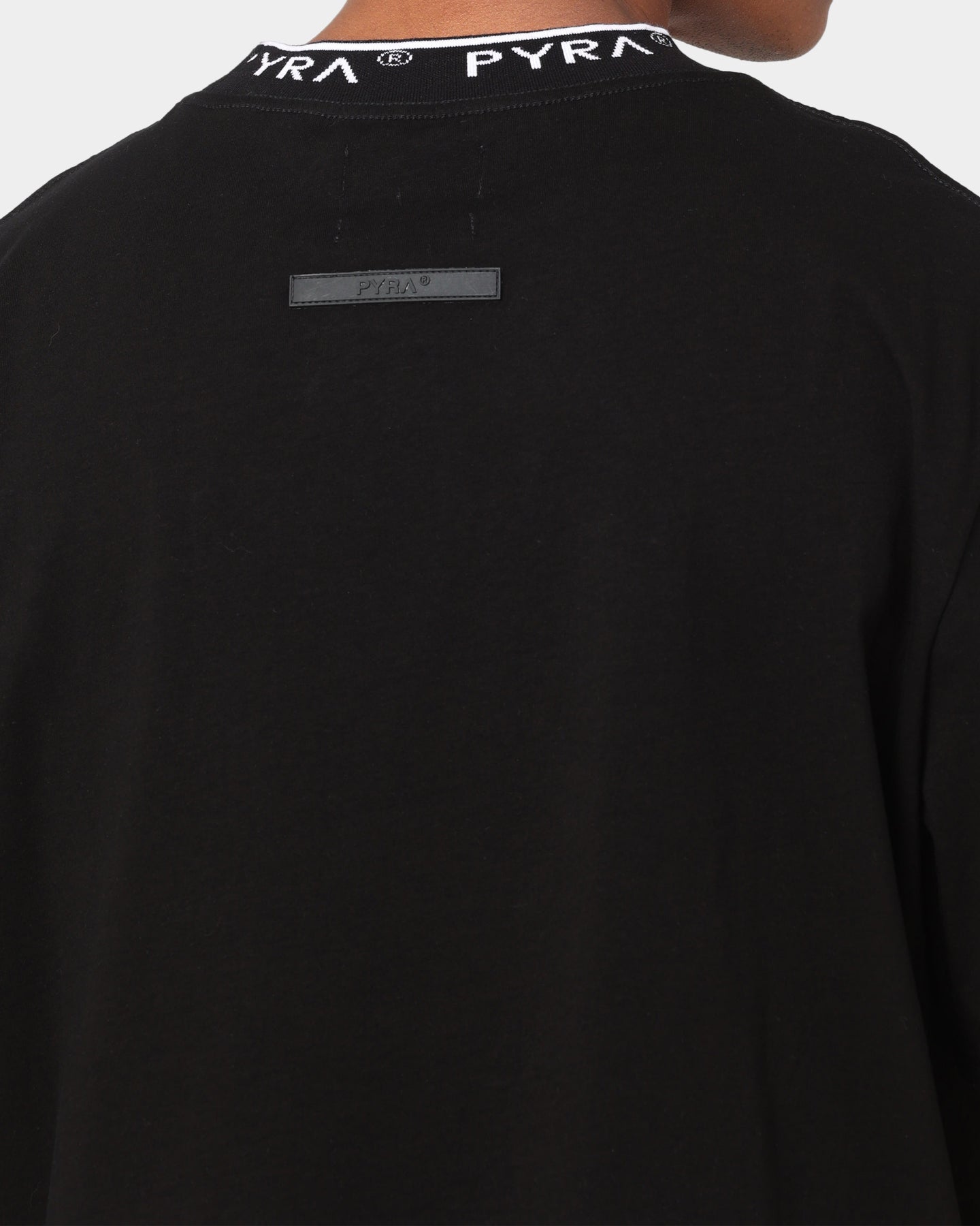 PYRA Jacquard Neck T-Shirt Black/White