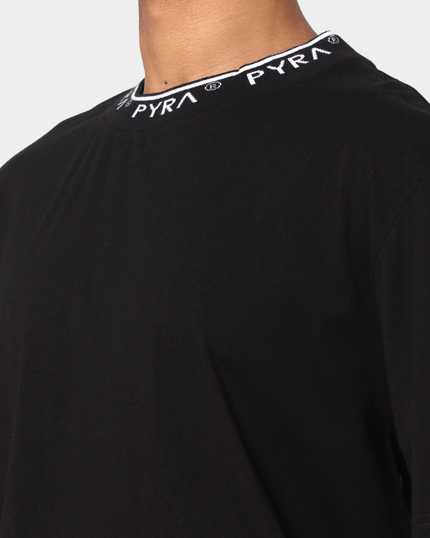 PYRA Jacquard Neck T-Shirt Black/White