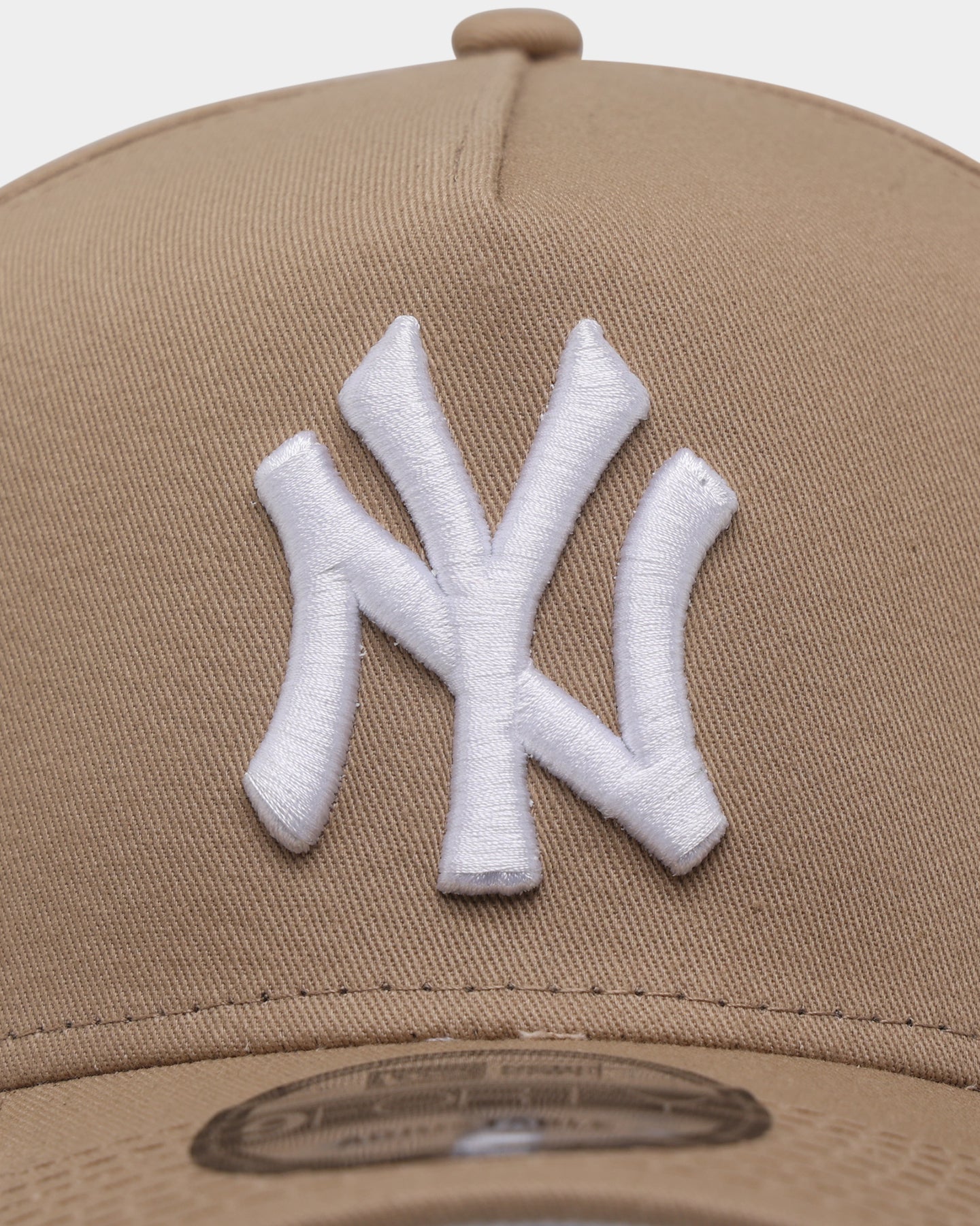 New Era New York Yankees 9FORTY A-Frame Seasonal Snapback Moss Tumbleweed/White