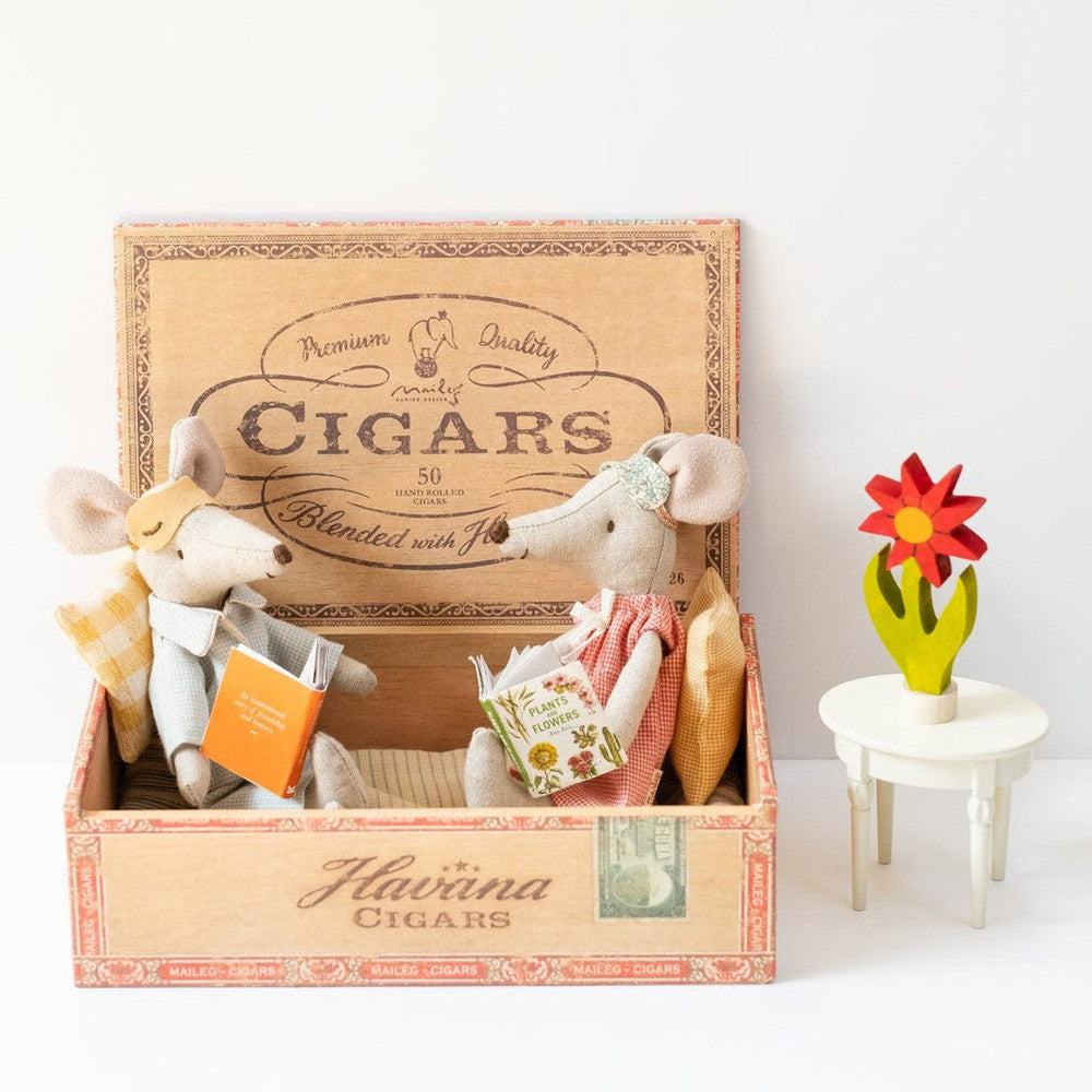 Maileg mom and dad mice in cigar box 2022